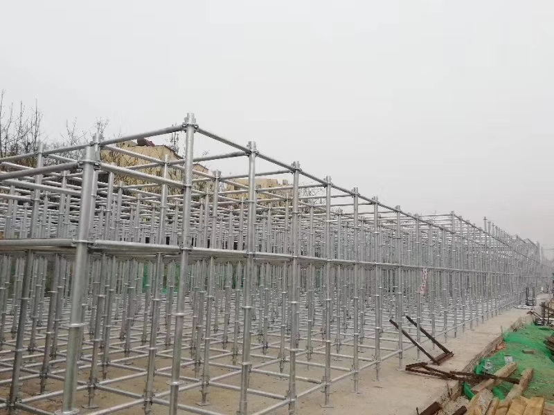 搭建腳手架橫向掃地桿與縱向掃地桿時(shí)，怎么設(shè)置好？ (圖1)
